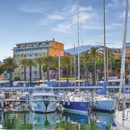 Dom wakacyjny Nice In W/ Wifi And 4 Bedrooms San Remo